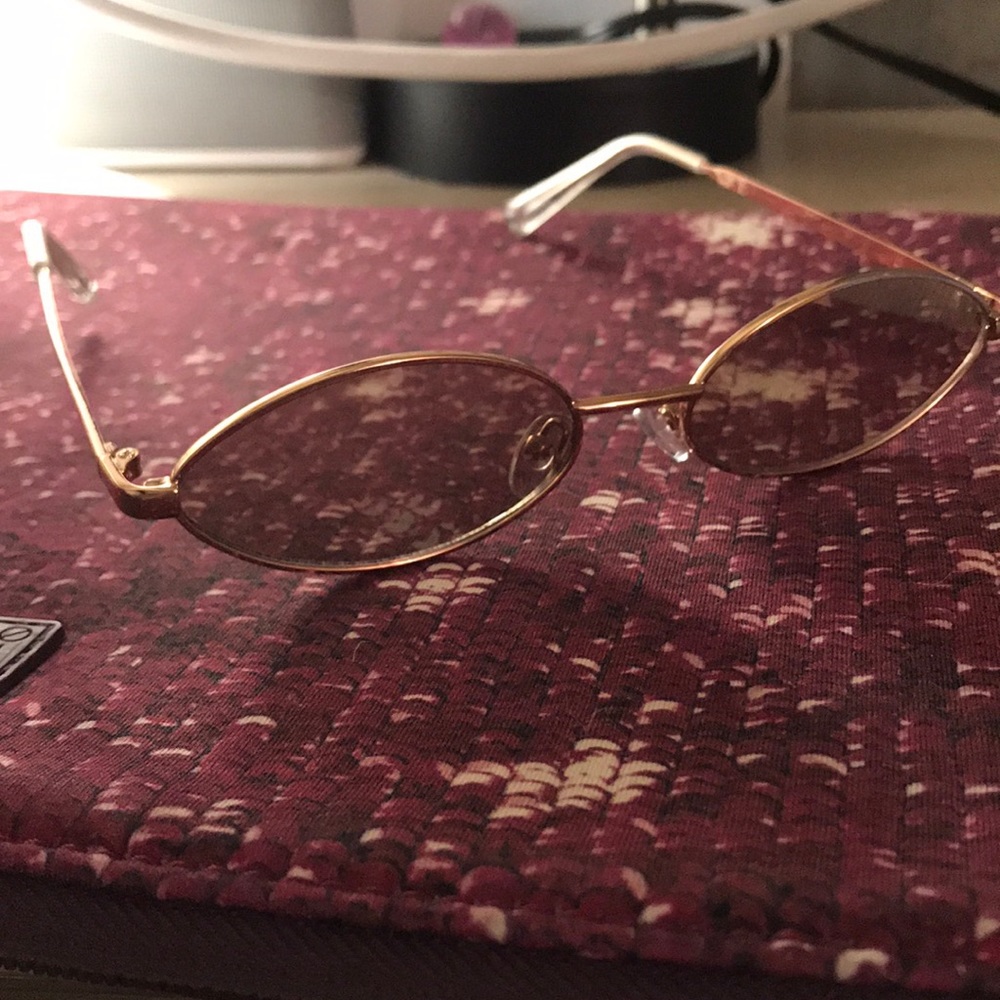Oval glasses